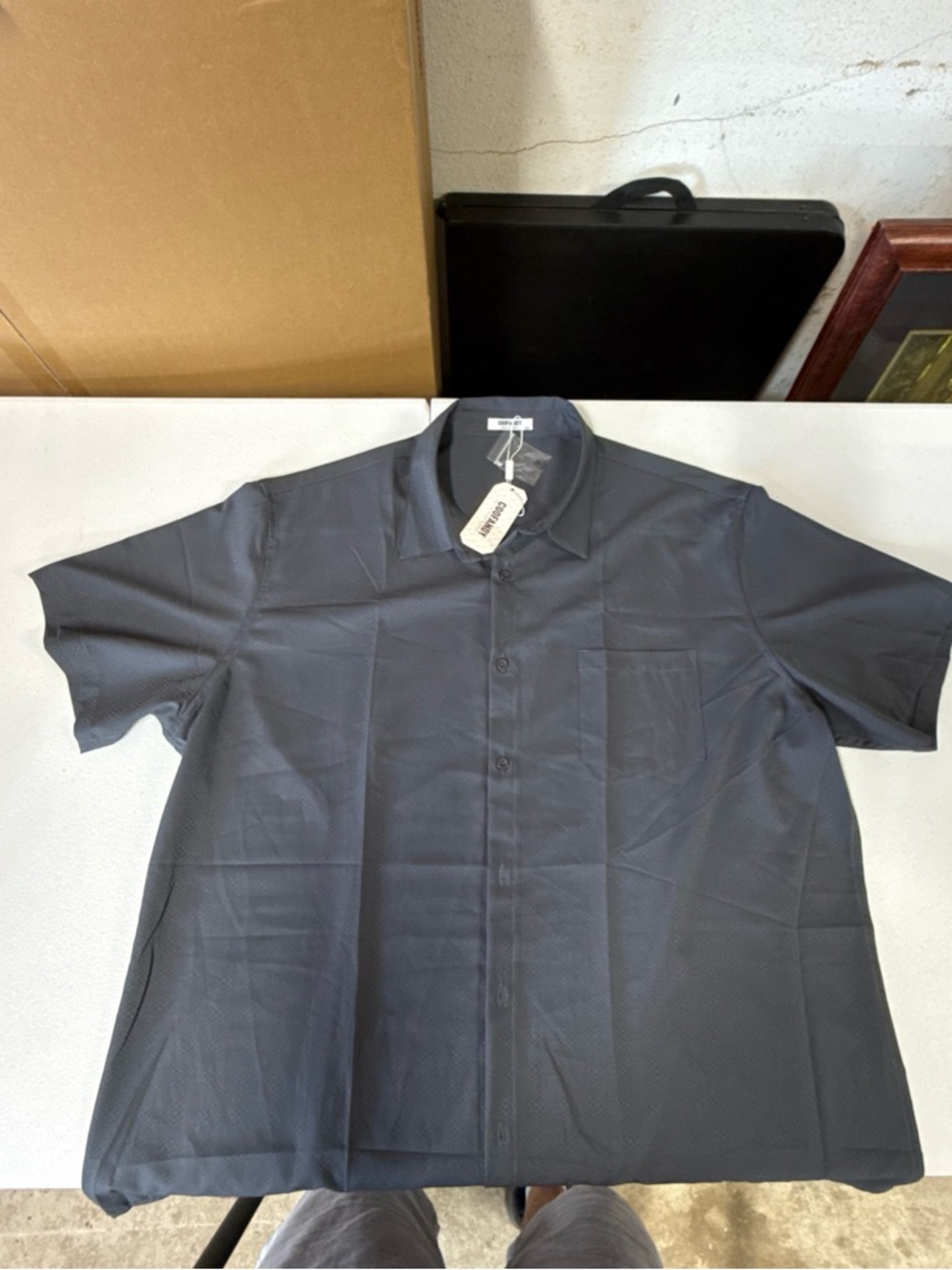Men's Short-Sleeve Button-Down Shirt in Charcoal Gray